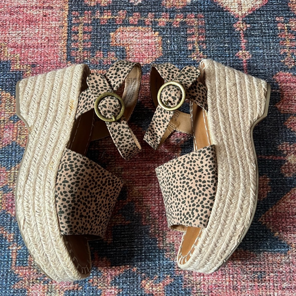 Universal Thread Leopard Platform Sandals - Picture 5 of 6